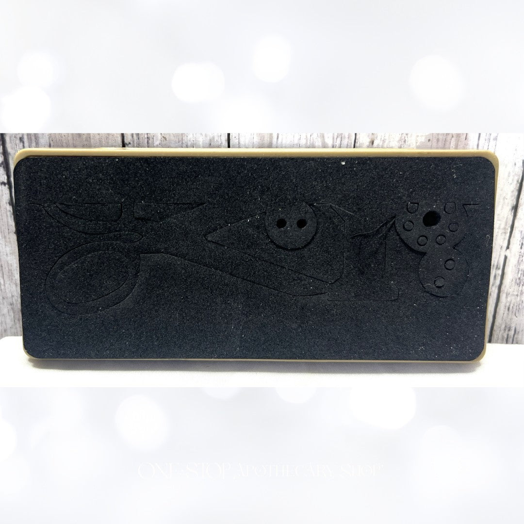 Tim Holtz SEWING EDGE On the Edge Border 657829 Die